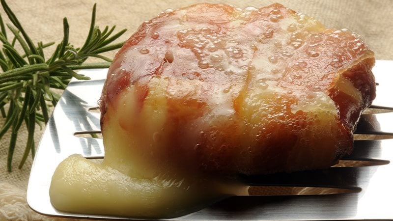 Tomini filanti allo speck e nocciole-1